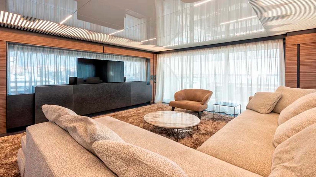Аренда мегаяхты FERRETTI 920 Lady F в Сочи